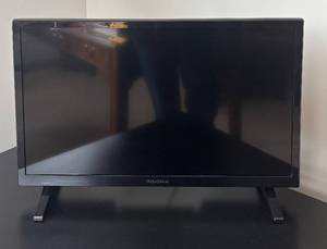 lot 43R image: O - Insignia 23 TV Model NS-24DD220NA16