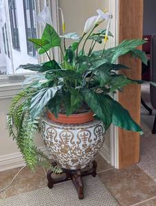 lot 67R image: SR - Asian Style Ceramic Vase with Gold Floral Pattern and Faux Greenery