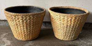 lot 96R image: G - Two Pretty Planter Pots