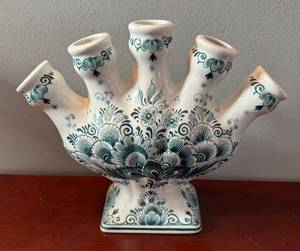 lot 99R image: DR - Beautiful Delft Tulipiere Vase