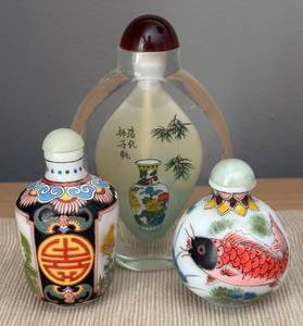 lot 154R image: DR - Three Chinese Porcelain and Glass Snuff Bottles