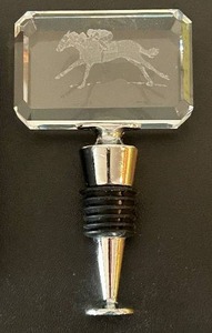 lot 87C image: LL - Horse & Hound Crystal Wine Bottle Stopper with Engraved Horse Motif