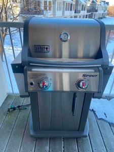 lot 72C image: Weber Spirit Gas Grill