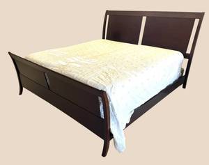 lot 7R image: Aspen Home Kensington King Sleigh Bed in Java