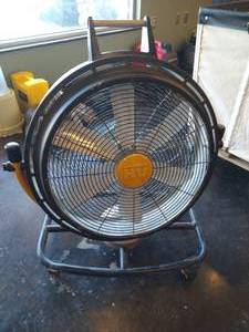 lot 1 image: Lakewood HV3 3-Speed Fan