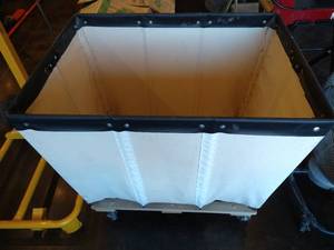 lot 7 image: Royal 12 Bushel Rolling Basket Truck