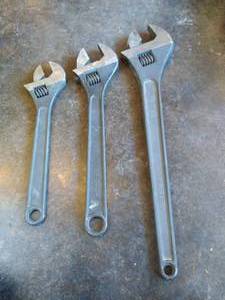 lot 14 image: 15, 18, and 24 Irwin Crescent Wrenches