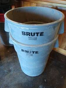lot 33 image: (2) Brute 44-Gallon Garbage Cans