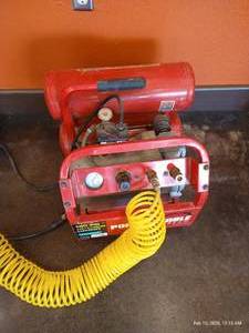 lot 71 image: Porter  Cable Jetstream 150 PSI 4.3 Gallon Air Compressor