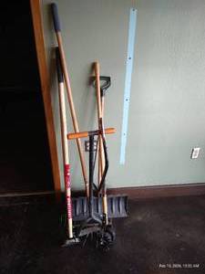 lot 79 image: Garden Tools & Snow Shovel