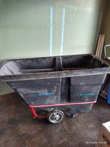 lot 83 image: Rubbermaid Heavy Duty 12 Cubic Yard 1,400lb. Tilt Truck