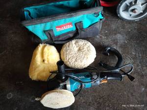 lot 86 image: Makita Corded Buffer