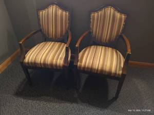 lot 92 image: (2) Upholstered Chairs