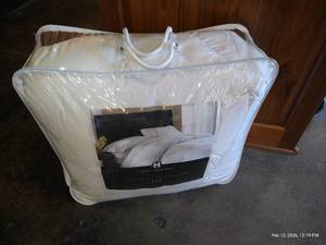 lot 112 image: King-Sized Goose Down Comforter