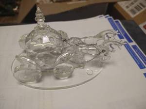 lot 132 image: Shannon Crystal Wedding Coach Crystal Sculpture By Godinger