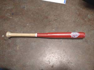 lot 134 image: Mini Minnesota Twins Baseball Bat in Shrinkwrap