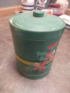 lot 136 image: Vintage RRP Co. Cookie Jar