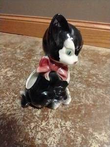 lot 154 image: 20 Tall Vintage Cat Planter