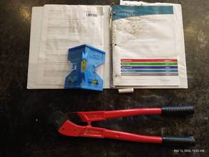 lot 182 image: 18 Bolt Cutters & Corner Level