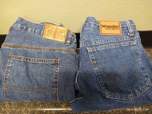 lot 204 image: Wrangler & Schmidt Fleece Lined Jeans - 34x30 & 33x30