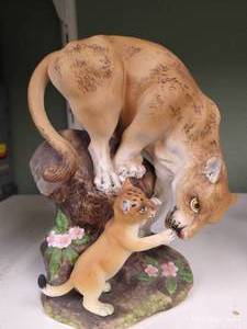 lot 207 image: 7.5 Tall Mountain Lion & Cub Glass Figurine by Andrea