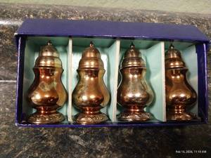 lot 209 image: (4) Silver-Plated Oneida S&P Shakers