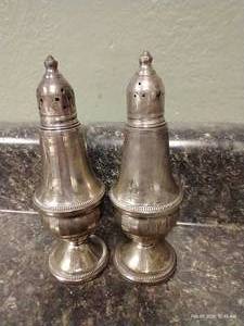 lot 229 image: Vintage Sterling Weighted S&P Shakers