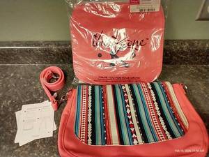 lot 235 image: Thirty-One Purse with Interchangeable Flaps