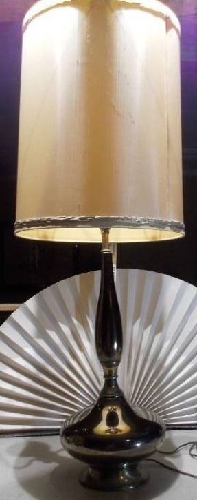 lot 3 image: 1960s Vintage Black Enamel Lamp