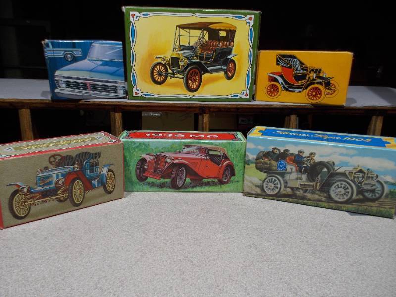 lot 16 image: Assorted Boxed Avon