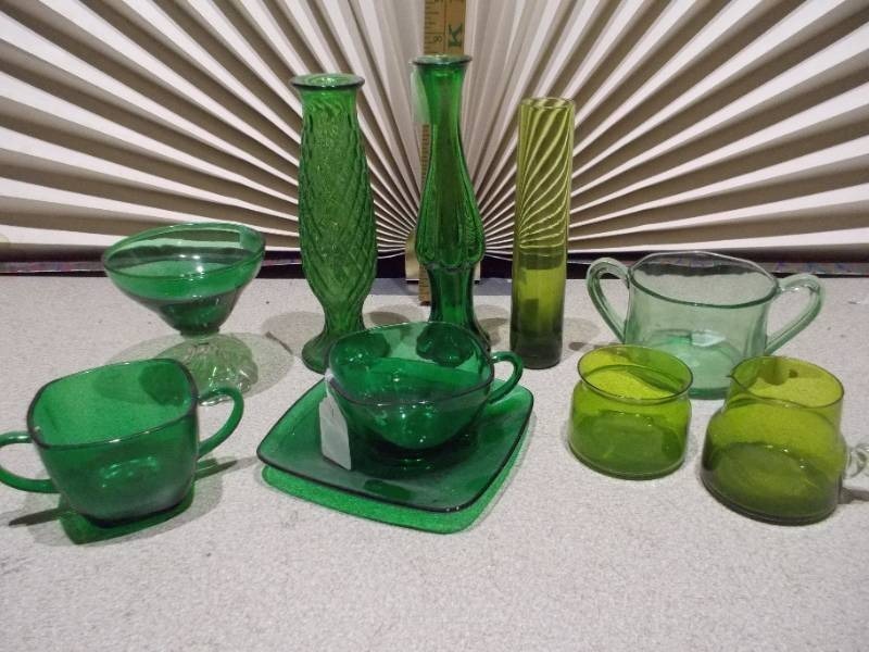 lot 28 image: Anchor Hocking Forest Green glass items