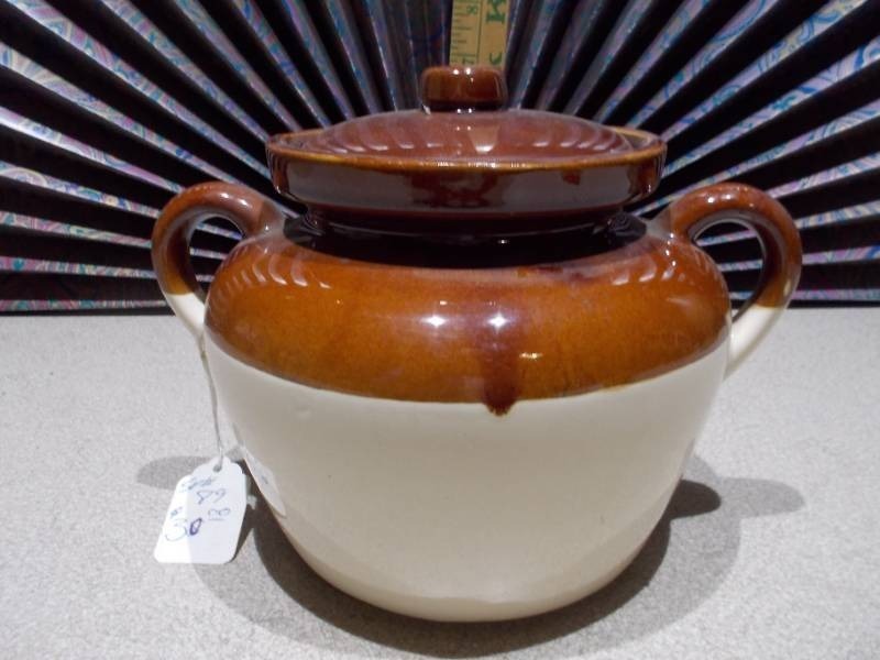 lot 44 image: This is a vintage McCoy two-tone ceramic bean pot, likely model #342