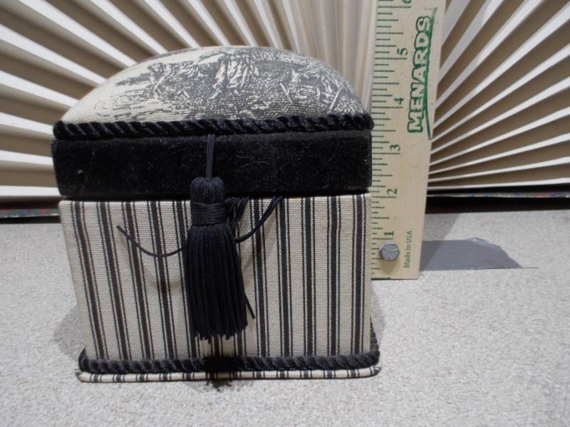 lot 89 image: Jewelry Box full of Beaded Jewelry