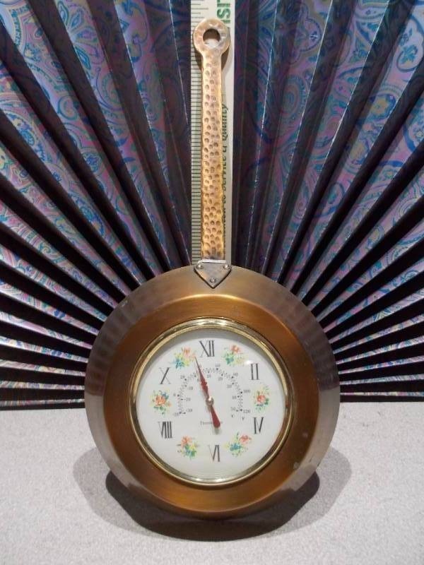 lot 122 image: This is a vintage copper kitchen thermometer