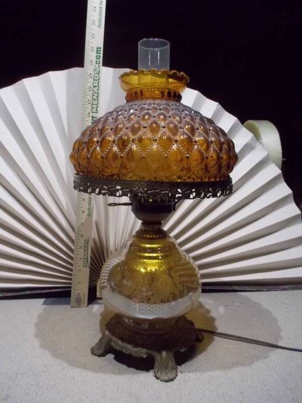 lot 125 image: This is a vintage mid-century modern amber glass hurricane table lamp