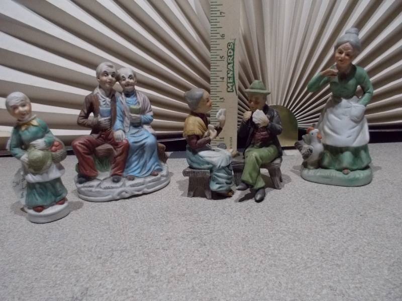 lot 129 image: These are vintage bisque porcelain figurines