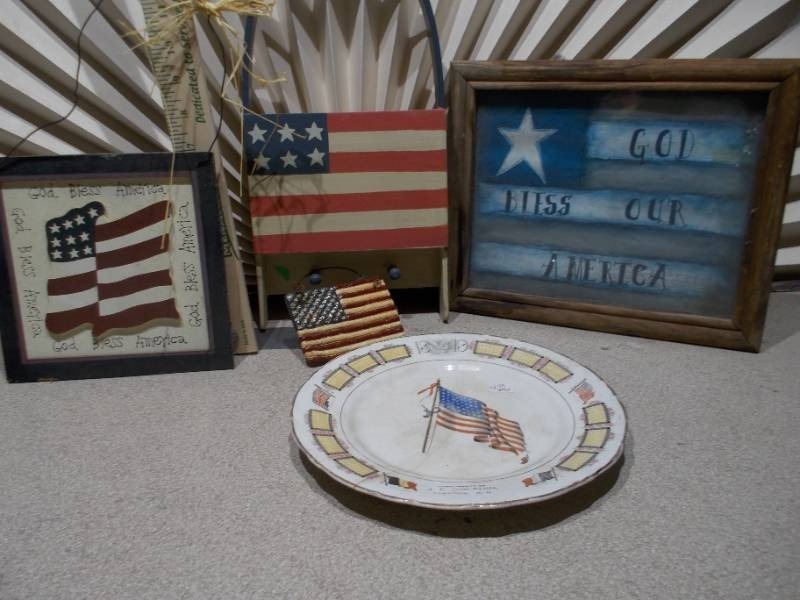 lot 138 image: The main subject is a vintage 1919 calendar plate