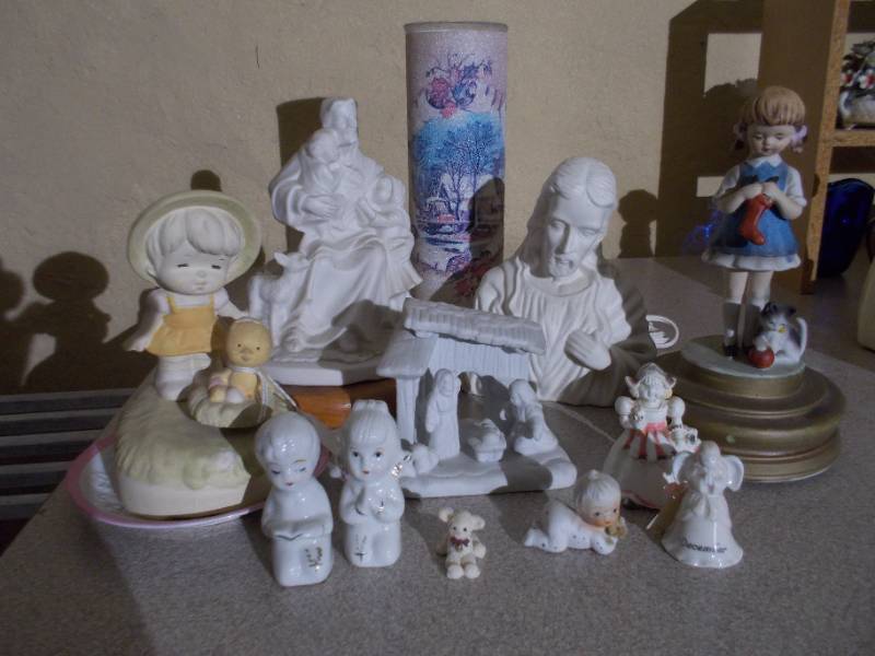 lot 202 image: Assorted unsold lots.