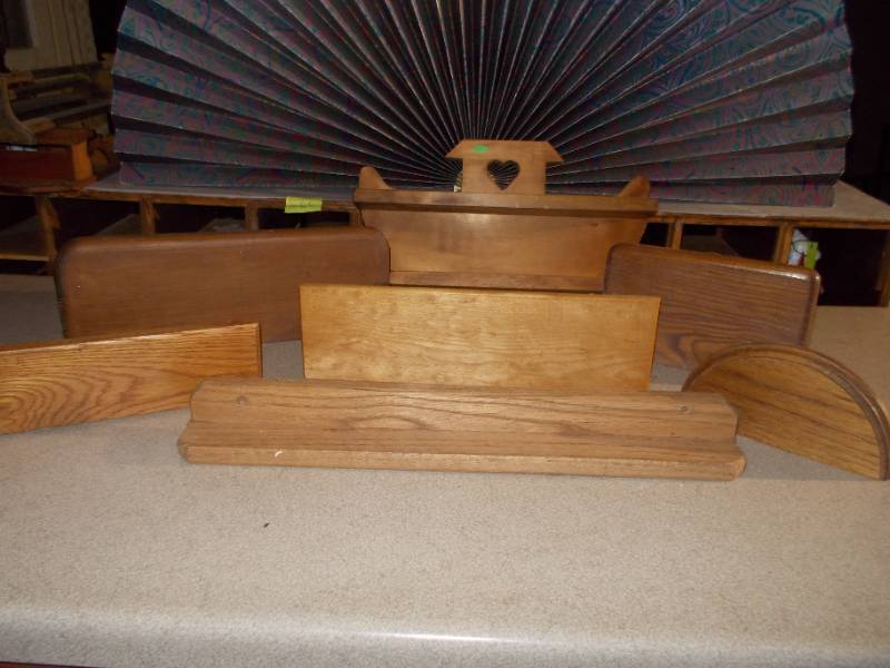 lot 235 image: Wood Shelves of all Sizes-Combined Lots