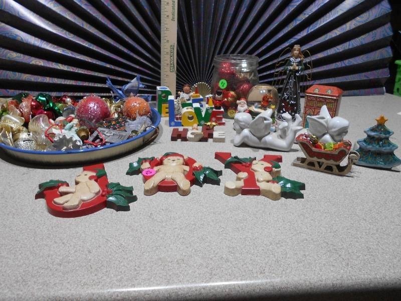 lot 160 image: The image displays a collection of assorted vintage Christmas decorations and ornaments