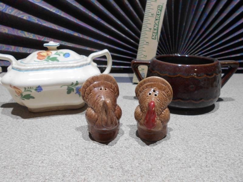 lot 171 image: Pottery