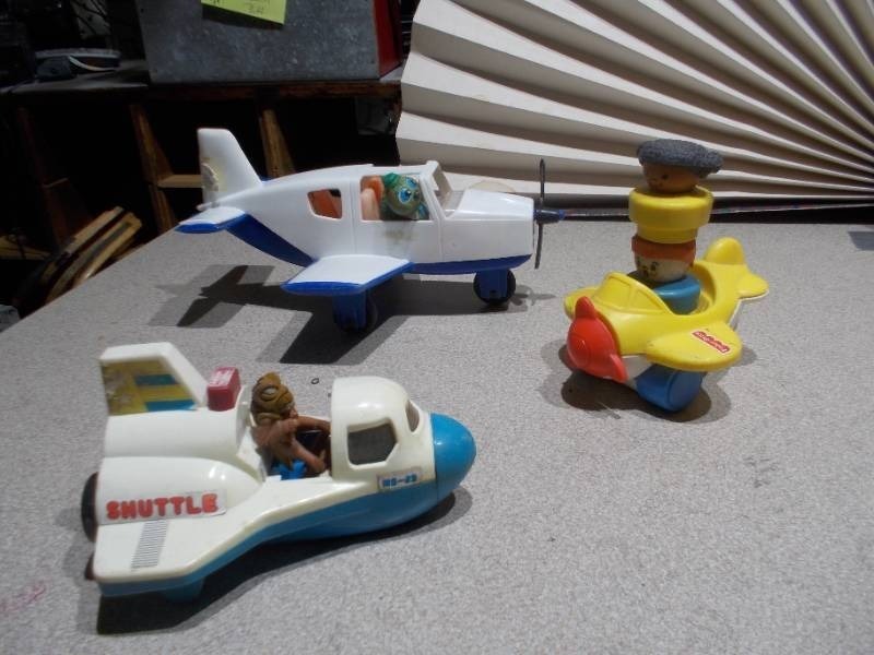 lot 255 image: vintage Fisher-Price Little People airplane toys