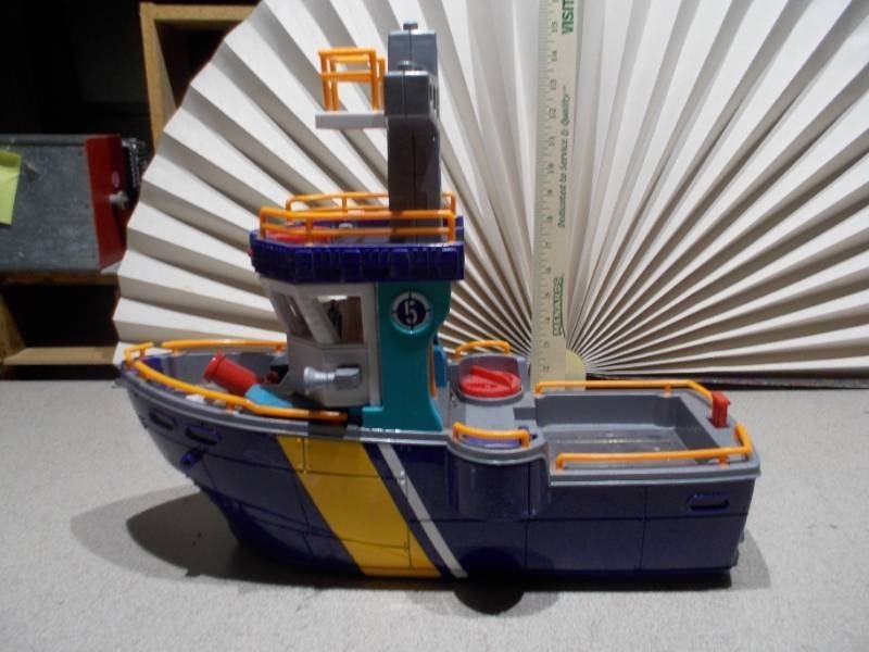 lot 262 image: Fisher-Price Imaginext Ocean Rescue Coast Guard Boat