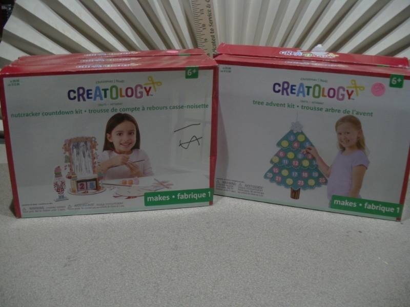 lot 289 image: Creatology Christmas Craft Kits.