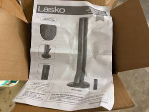 lot 8 image: Lasko Tower Heater Fan - No Base