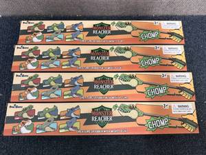 lot 35 image: 4 Dinobros Monter Reachers