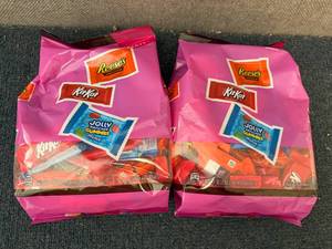 lot 242 image: Mm. 2X Party Size Mix Of ReeseS, Kitkat & Jolly Rancher Gummie Minis