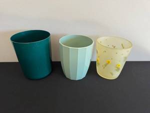 lot 2 image: 3-Piece Glass Tumbler Set - Teal, Faceted Blue, Daisy Pattern (Frosted)