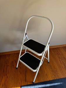 lot 7 image: 2-Step Folding Ladder White Frame with Black Non-Slip Steps