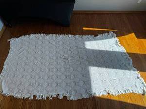 lot 10 image: White Diamond Lattice Crochet Rug with Fringe